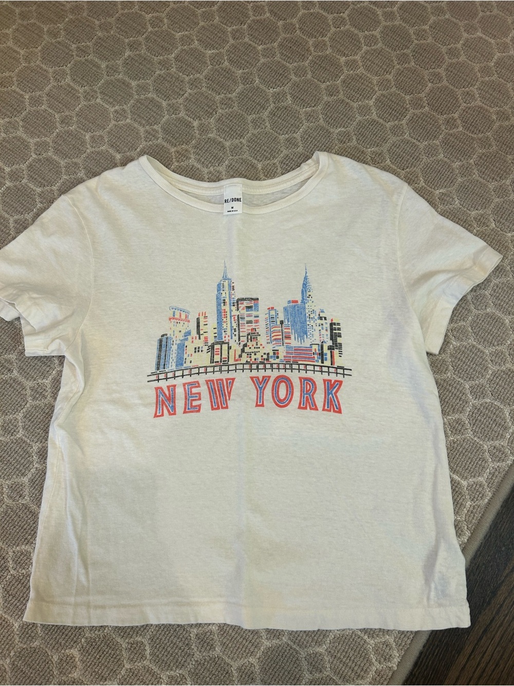 Re/Done Cream Short Sleeve Tee with Red and Blue New York Skyline